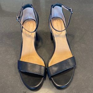 Super comfy black heeled sandal - 8.5